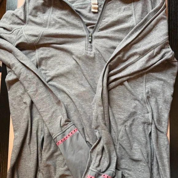 Lululemon Gray Quarter Zip Pullover Pink Accent Athletic Top Size 8 - Picture 2 of 8